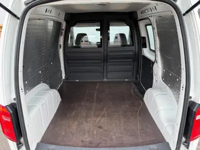 VW Caddy 2.0 TDI 102 — Utilitaire compact diesel, équipé et fiable — Thumbnail 10