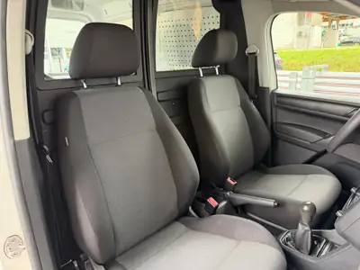 VW Caddy 2.0 TDI 102 — Utilitaire compact diesel, équipé et fiable — Thumbnail 11