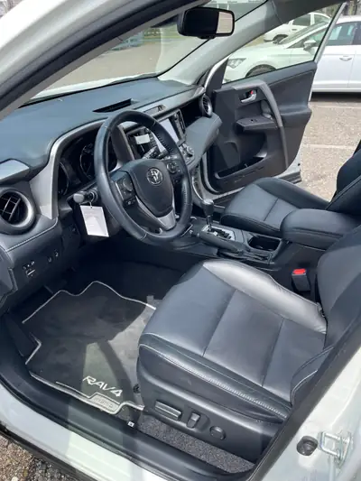 Toyota RAV-4 2.5 HSD Premium — SUV hybride 4x4, garantie 10 ans, entretien récent — Innenraum