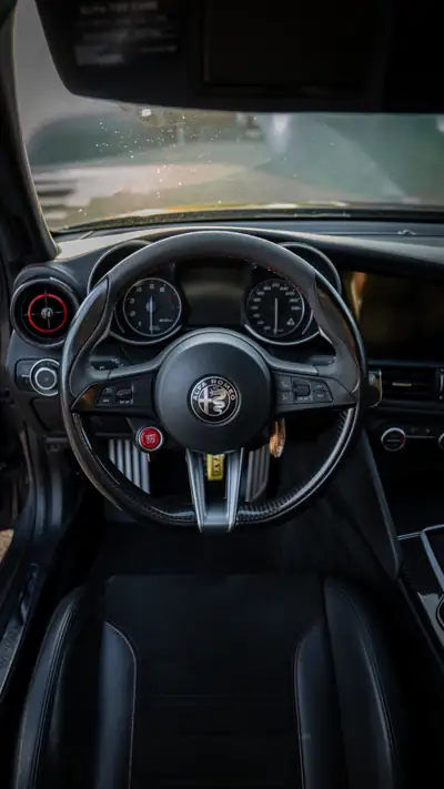 Alfa Romeo Giulia 2.9 V6 Biturbo Quadrifoglio — 510 ch, sportive italienne d'exception — Miniature 11