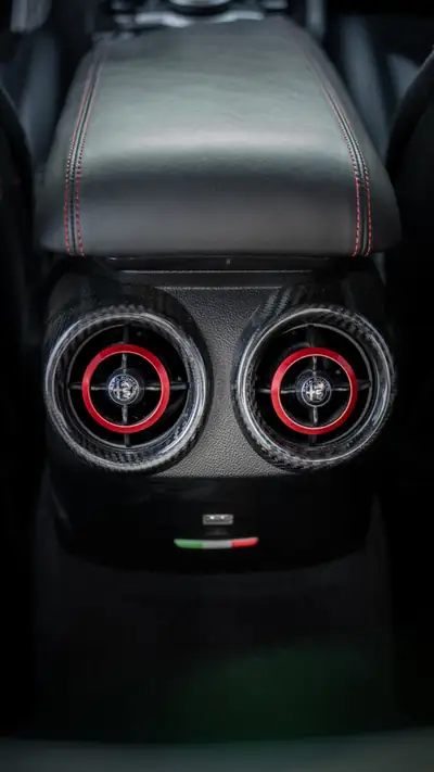 Alfa Romeo Giulia 2.9 V6 Biturbo Quadrifoglio — 510 ch, sportive italienne d'exception — Miniature 16