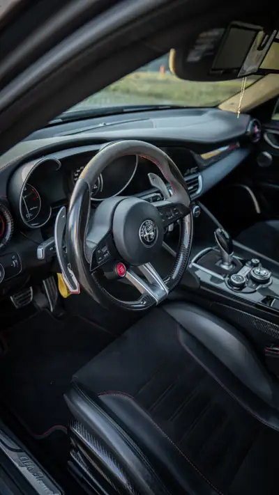 Alfa Romeo Giulia 2.9 V6 Biturbo Quadrifoglio — 510 ch, sportive italienne d'exception — Miniature 20