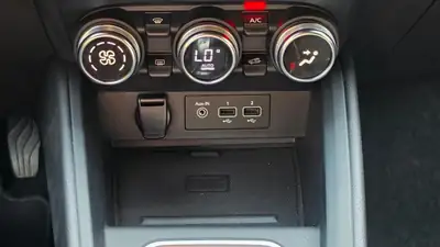 Renault Clio 1.3 TCe Intens EDC — Citadine dynamique, boîte auto et faible consommation — Thumbnail 19