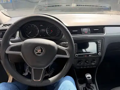 Skoda Rapid 1.2 TSI Active — Break pratique, consommation maîtrisée, sans sinistre — cruscotto