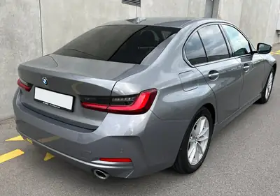 BMW 320d xDrive 2023 — Berline diesel hybride légère, 59'650 km seulement — rear view