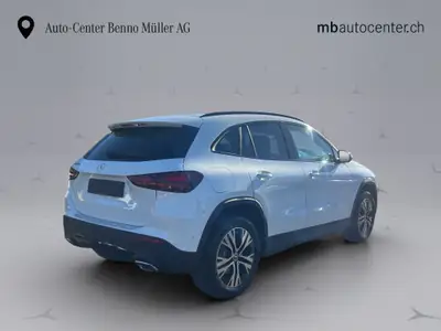 Mercedes-Benz GLA 250 e — Hybride rechargeable, 20 km au compteur — tableau de bord