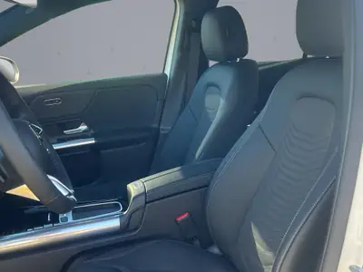 Mercedes-Benz GLA 250 e — Hybride rechargeable, 20 km au compteur — Miniature 9