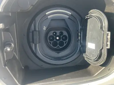 Mercedes-Benz GLA 250 e — Hybride rechargeable, 20 km au compteur — Miniature 11