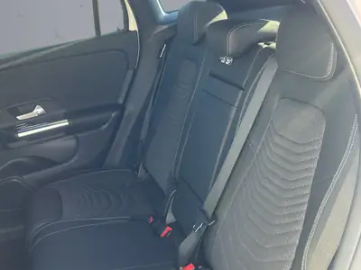 Mercedes-Benz GLA 250 e — Hybride rechargeable, 20 km au compteur — Miniature 10