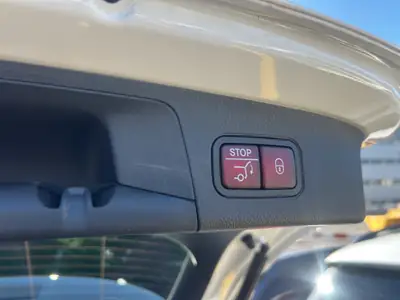 Mercedes-Benz GLA 250 e — Hybride rechargeable, 20 km au compteur — Miniature 20