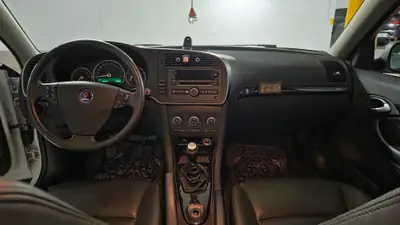 SAAB 9-3 1.9 TTiD 180 Vector — Berline diesel robuste, faible consommation — Armaturenbrett