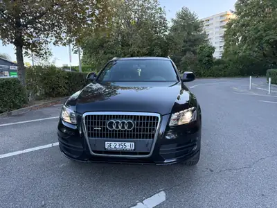 Audi Q5 2.0 TFSI Quattro S-Line — SUV premium allemand, service à jour et sans sinistre — side view