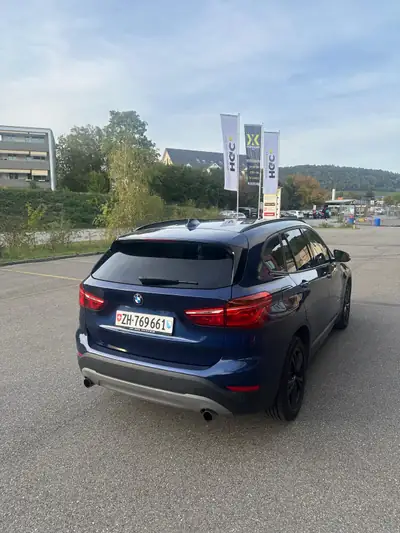 BMW X1 20d xDrive — SUV robuste diesel, 8 jantes, historique sans sinistre — side view