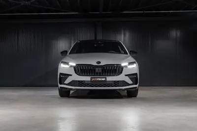 Skoda Scala 1.5 TSI Monte Carlo — Berline dynamique avec toit panoramique et garantie constructeur — tableau de bord