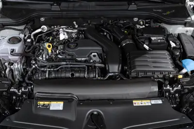 Skoda Scala 1.5 TSI Monte Carlo — Berline dynamique avec toit panoramique et garantie constructeur — Miniature 9