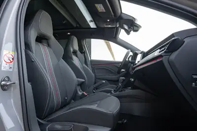 Skoda Scala 1.5 TSI Monte Carlo — Berline dynamique avec toit panoramique et garantie constructeur — Miniature 25