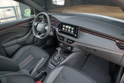 Skoda Scala 1.5 TSI Monte Carlo — Berline polyvalente avec toit panoramique et garantie constructeur 5 ans — Miniature 14