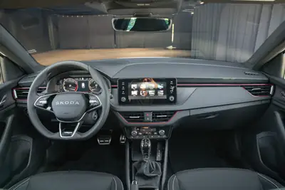 Skoda Scala 1.5 TSI Monte Carlo — Berline polyvalente avec toit panoramique et garantie constructeur 5 ans — Miniature 15