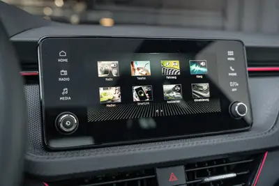 Skoda Scala 1.5 TSI Monte Carlo — Berline polyvalente avec toit panoramique et garantie constructeur 5 ans — Miniature 18