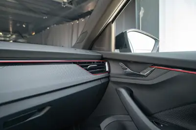 Skoda Scala 1.5 TSI Monte Carlo — Berline polyvalente avec toit panoramique et garantie constructeur 5 ans — Miniature 21