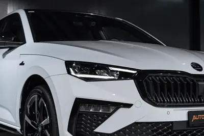 Skoda Scala 1.5 TSI Monte Carlo — Berline polyvalente avec toit panoramique et garantie constructeur 5 ans — Miniature 25