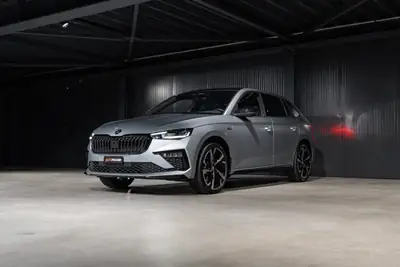 Skoda Scala 1.5 TSI Monte Carlo DSG — Berline compacte neuve avec toit panoramique — tableau de bord