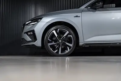 Skoda Scala 1.5 TSI Monte Carlo DSG — Berline compacte neuve avec toit panoramique — Miniature 26