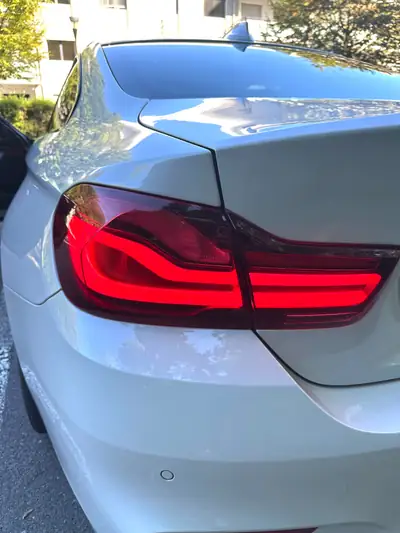 BMW M4 Coupé 431 ch — Sportive haute performance, historique sans sinistre — intérieur