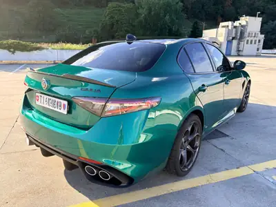 Alfa Romeo Giulia 2.9 V6 Biturbo Quadrifoglio — 519 ch, élégance italienne au vert — vue extérieure