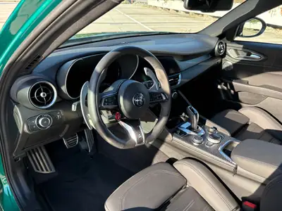 Alfa Romeo Giulia 2.9 V6 Biturbo Quadrifoglio — 519 ch, élégance italienne au vert — arrière
