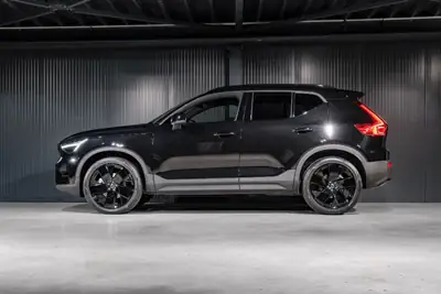 Volvo XC40 B3 Mild Hybrid — SUV compact urbain, motorisation écologique et confort nordique — Miniatur 9