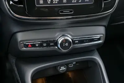 Volvo XC40 B3 Mild Hybrid — SUV compact urbain, motorisation écologique et confort nordique — Miniatur 20