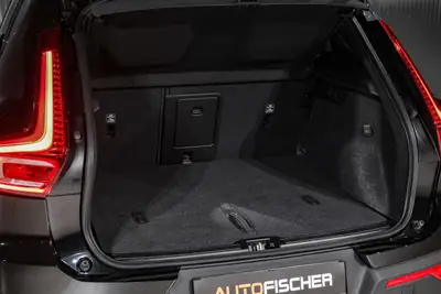 Volvo XC40 B3 Mild Hybrid — SUV compact urbain, motorisation écologique et confort nordique — Miniatur 25