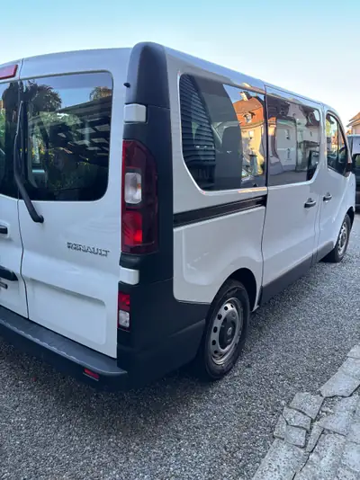 Renault Trafic 1.6 dCi 95 Life — Utilitaire spacieux, 185 000 km, sans accident — côté