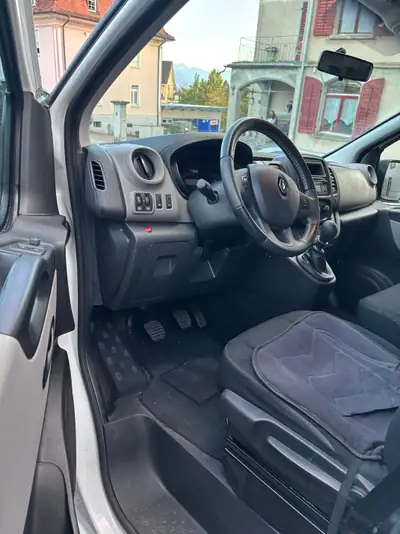 Renault Trafic 1.6 dCi 95 Life — Utilitaire spacieux, 185 000 km, sans accident — détail