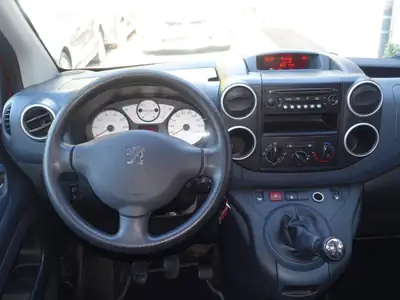 Peugeot Partner 1.6 Trendy — Monospace pratique, sans accident, entretien maîtrisé — Miniature 12