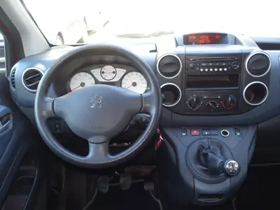 Peugeot Partner 1.6 Trendy — Monospace pratique, sans accident, entretien maîtrisé — Miniature 13