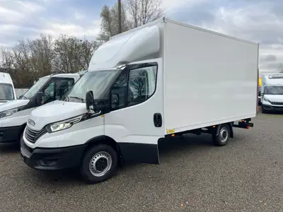 IVECO Daily 2023 — Utilitaire robuste, moteur 175 ch, faible kilométrage — Heckansicht