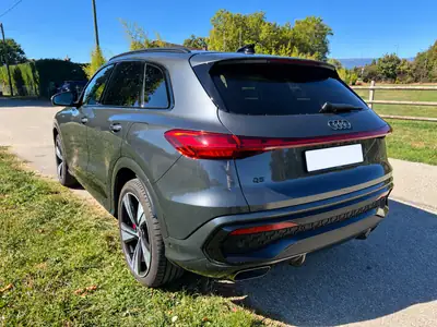Audi Q5 e-hybrid 270 quattro S-Tronic — SUV rechargeable premium, 27'000 km seulement — rear view