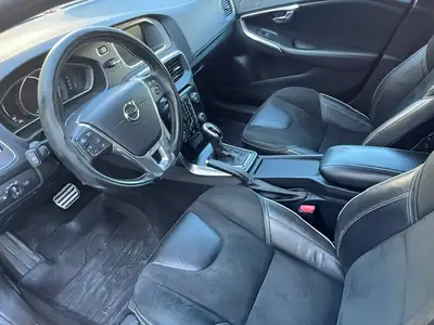Volvo V40 2.0 D3 R-Design — Break diesel robuste, entretien complet, MFK à jour — Detail