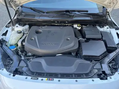 Volvo V40 2.0 D3 R-Design — Break diesel robuste, entretien complet, MFK à jour — Armaturenbrett