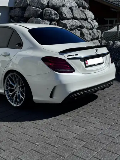 Mercedes-Benz C 450 AMG 4Matic — Berline sportive affûtée, 367 ch et suspensions KW — rear view