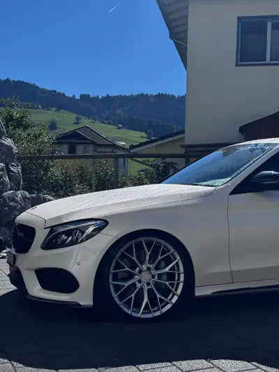 Mercedes-Benz C 450 AMG 4Matic — Berline sportive affûtée, 367 ch et suspensions KW — side view
