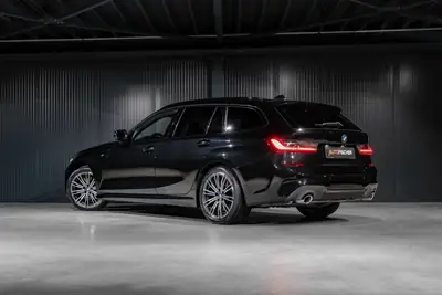 BMW 330 d xDrive Touring M Sport — Break diesel dynamique, 49'950 km seulement — fianco