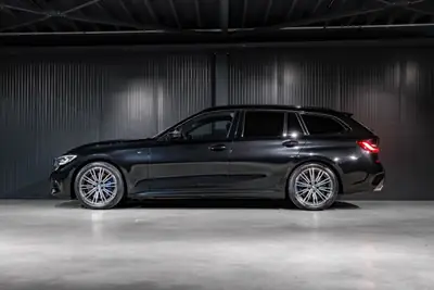 BMW 330 d xDrive Touring M Sport — Break diesel dynamique, 49'950 km seulement — Miniatura 9