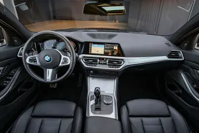 BMW 330 d xDrive Touring M Sport — Break diesel dynamique, 49'950 km seulement — Miniatura 15