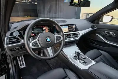 BMW 330 d xDrive Touring M Sport — Break diesel dynamique, 49'950 km seulement — Miniatura 13