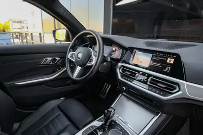 BMW 330 d xDrive Touring M Sport — Break diesel dynamique, 49'950 km seulement — Miniatura 14