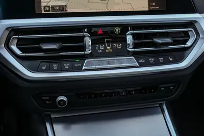 BMW 330 d xDrive Touring M Sport — Break diesel dynamique, 49'950 km seulement — Miniatura 20