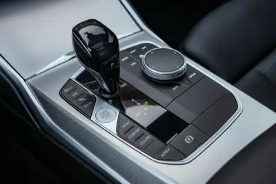 BMW 330 d xDrive Touring M Sport — Break diesel dynamique, 49'950 km seulement — Miniatura 21